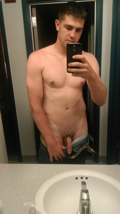 ksufraternitybrother:  25 year old marine in San Diego.  KSU-Frat Guy: Over 81,000 followers and 56,000 posts.Follow me at: ksufraternitybrother.tumblr.com