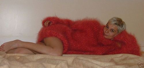 thickmohaircrazy: Sweetmohairin thick red mohair sweater