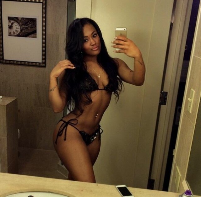 evans601:  Lira Mercer Twitter/IG: @lira_galore 