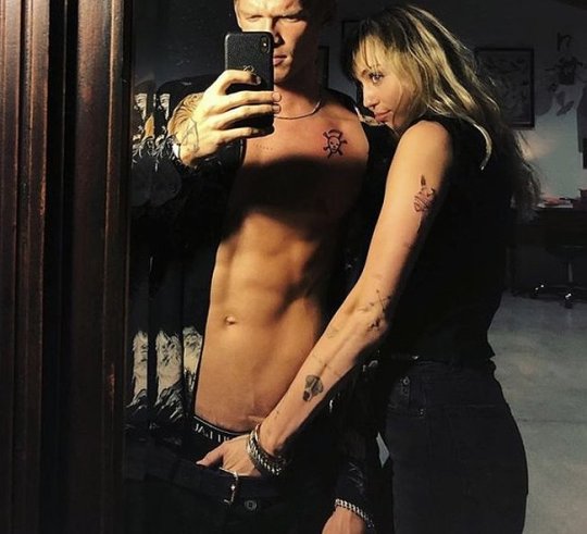 Porn Miley Cyrus & Cody Simpson Sexy And Naughty photos