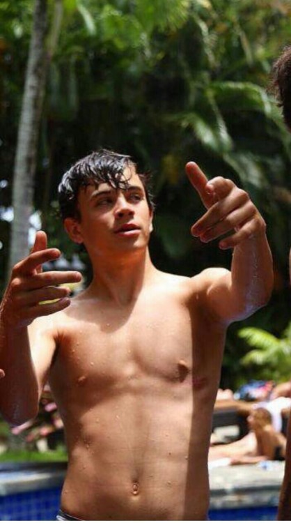 boytrappedinthcloset:  Hayes Grier shirtless