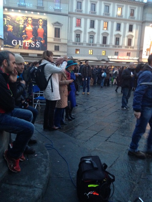 cleolinda:dangerousconclusions:bahorallen:Firenze- Italia. 15-12-2014.Gillian Anderson in the set of