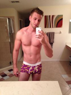 gaggers:  FOLLOW FOR MORE BIG COCKS, NICE BUTTS, AND HOT GAY VIDEOS!  http://gaggers.tumblr.com 