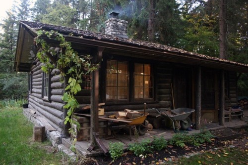 cabinporn:Cabins on the West Coast of British ColumbiaMy grandfather built one of the first cabins i