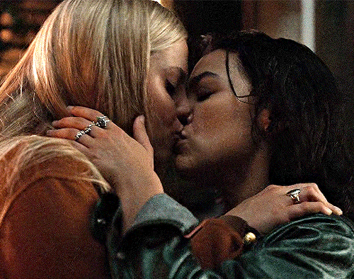 wlwsource:  RENEÉ RAPP  as LEIGHTON MURRAY inThe Sex Lives of College Girls —