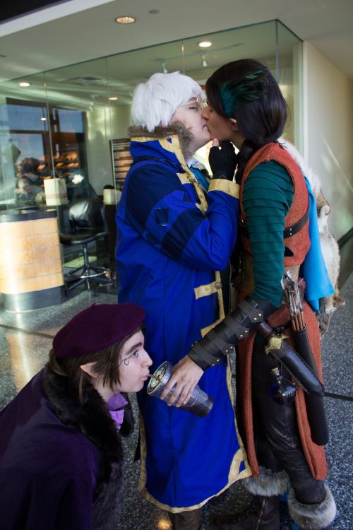 qunaributts: *human/half-elf kissy face*Percival - Vex - Scanlan - Photography