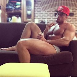mystraightfriend:  Mystraightfriend.tumblr.com