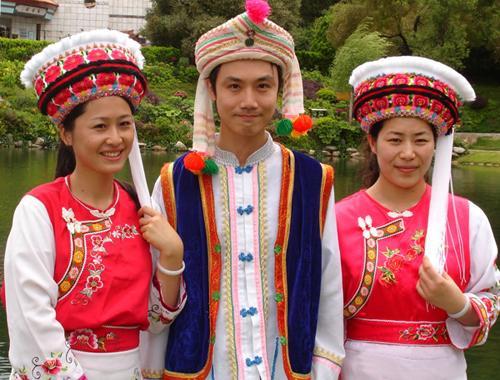 The Bai or Baip (Bai language: Baipho /pɛ̰˦˨xo̰˦/ (白和 Chinese: 白族; pinyin: Báizú; endonym pronounced