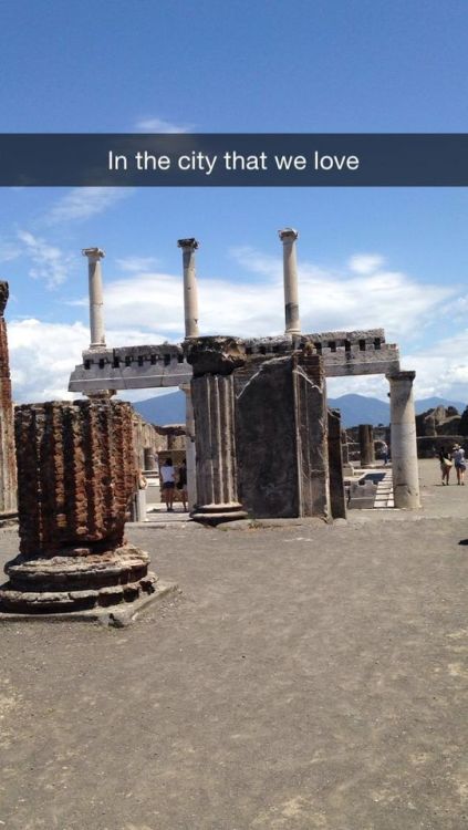 uhmeliamay:  How I spent my time at Pompeii today 