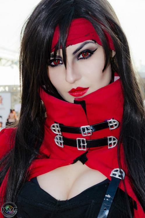 cosplayandanimes:Vincent Valentine - FINAL FANTASY VIIsource