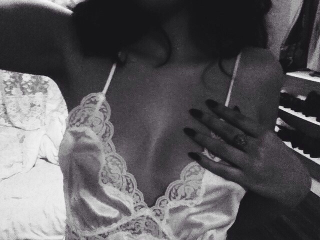 champagne-paradise:  gabriellegrace90:  www.gabriellegrace90.tumblr.com  xo 