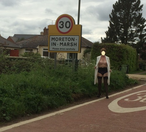 findingfuninyour40s:  A few sign post shots.  I apologise for J photo bombing all of these with her tits and bum out.  Rx   Love it