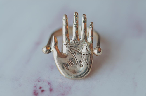 learntobendlearntobutcher: yogabbagabba18: sosuperawesome: Rings by Morphē Jewelry on Etsy See mo