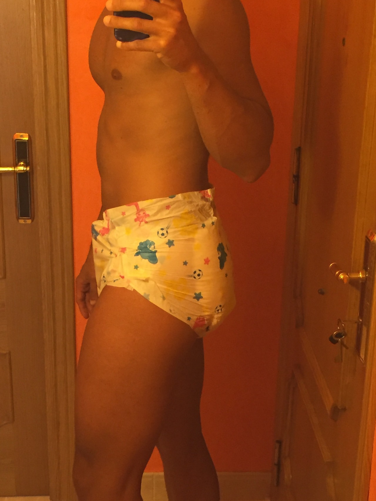 diaperbcn:Diapered at home ;) #diaper #dl #mydiaper 