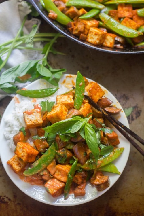 tinykitchenvegan: Tofu &amp; Eggplant Red Curry Stir Fry (Pad Ped)