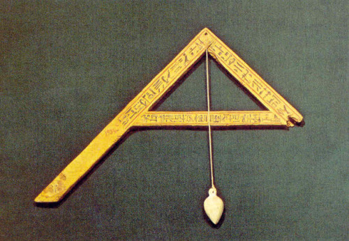 Triangular Level and Plumb Bob of SennedjemThis wooden plumb level consists of two short pieces proj