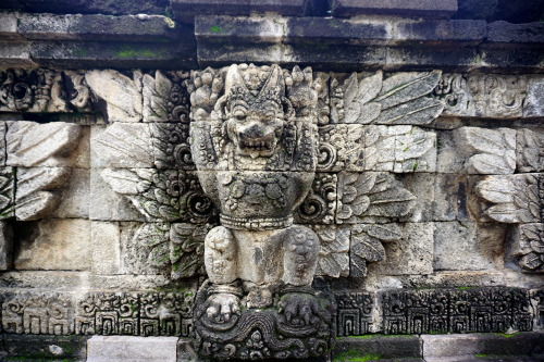 Winged Lions, Candi Penataran, Java, photo by Anandajoti Bhikkhu