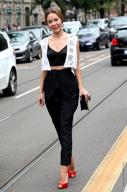 ulyanastreetgame:Ulyana Sergeenko attending Milan Fashion Week, September 2012.#UlyanaWears cameo ea