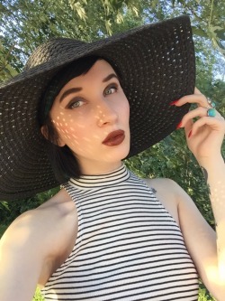 gypsyrose27:  Pale life