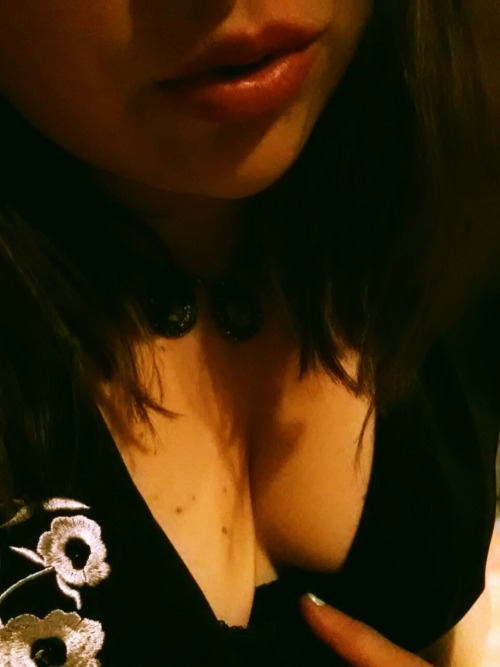mr-mrs-insatiable:  I was tagged by the lovely and sweet gabriellacalmdown to post 6 pictures of myself that make me feel beautiful, so I picked a bunch that I liked and had Mr choose 6 of them. Hope you like them too! :D