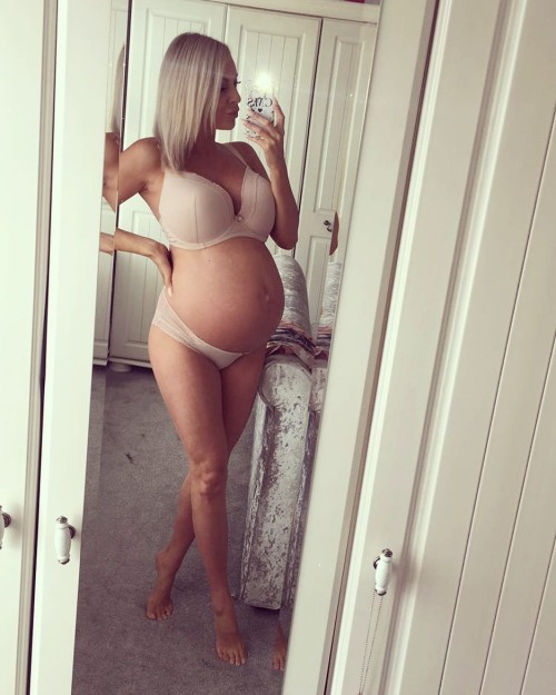 bellylove577: Gorgeous blonde gets huge! Part 2