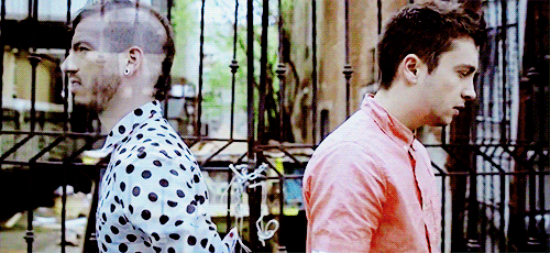 myfairgolightly:Shadows will scream that I’m a l o n e .