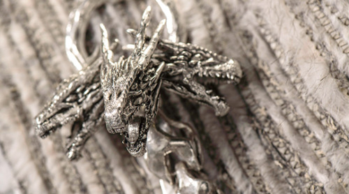 daenerys-stormborn: Costume details of Daenerys’ winter coat (x)- As for Dany’s coat, Cl