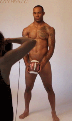 dominicanblackboy:  Sexy tatted hot muscle ass baller Brett Lockett got naked for