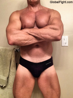 wrestlerswrestlingphotos:  ripped hot muscleman