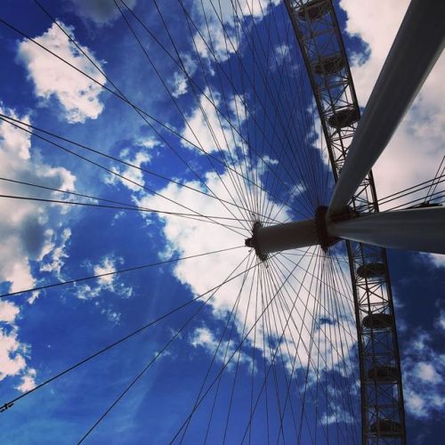 The #Sky through #London’s Eye. ••••• #LondonEye #Perspective #Blue #Clouds (at London, United Kingd