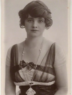 reminiscent-smile:  Gertie Millar by Rita Martin, mid 1910s. 