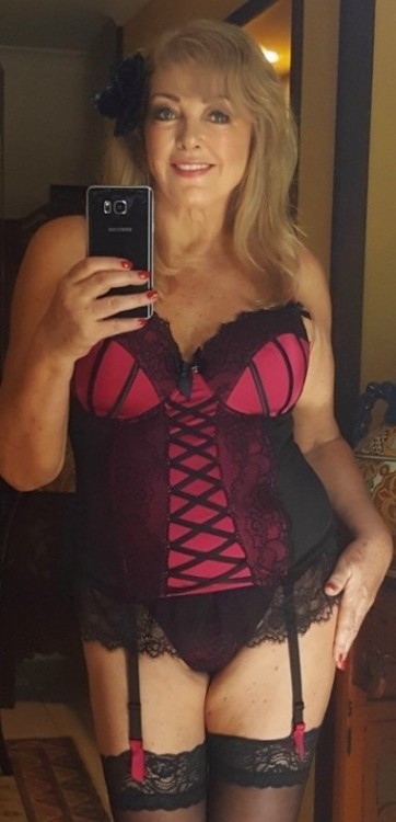 rosands541962: maturez96:  maturez96  ❤️❤️❤️❤️ Love …  Dolly.