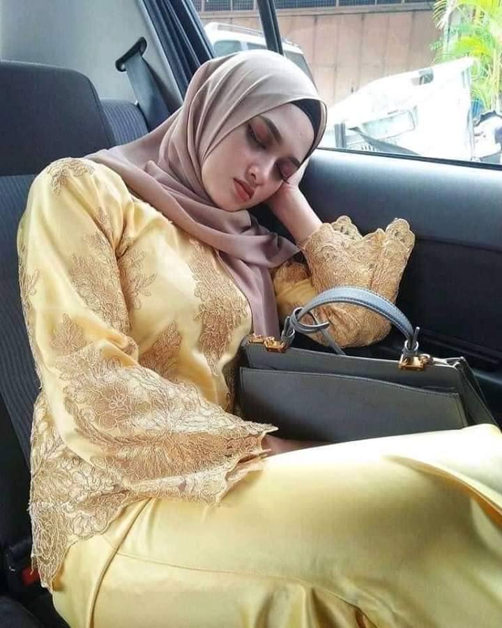 Awek Mantap Pakai Baju Kain Satin - DylennMcmillen