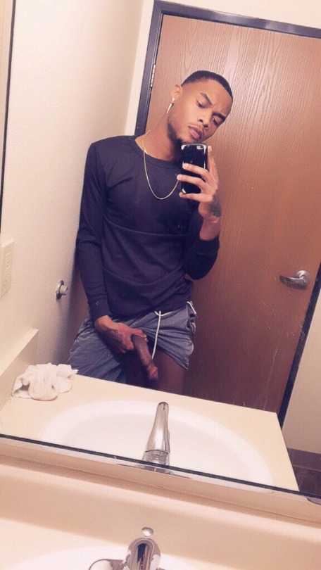 thehandsomeonee:  Goood Morning 🥰Ig: Jawarrenn_HTown🤘  So sexy he can get it