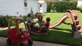 targuss203:  funnygifs-funnygifs-funnygifs:    ———————- Twitter - Instagram - Facebook - Google Plus - Pinterest - Gab - Youtube   Experta en cuidados infantiles….jajajaaj