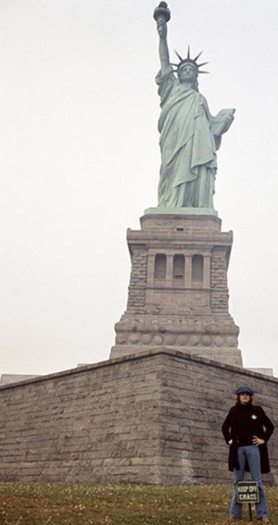 Porn photo John Lennon 1974