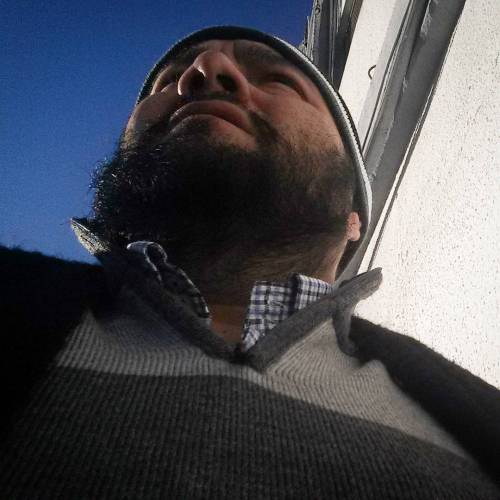 carlosconpelos - In a cold day… i don’t wanna work! #yo #beard...