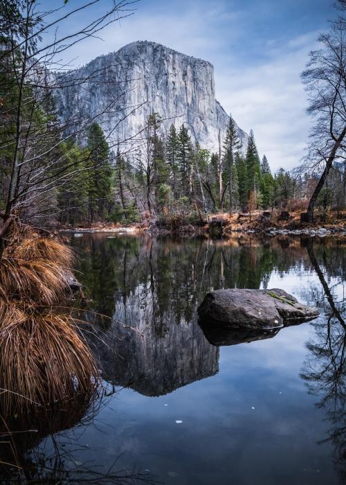 earthporn: El Capitan and a cold reflection from earlier today in the valley. Yosemite, CA. [OC] [39