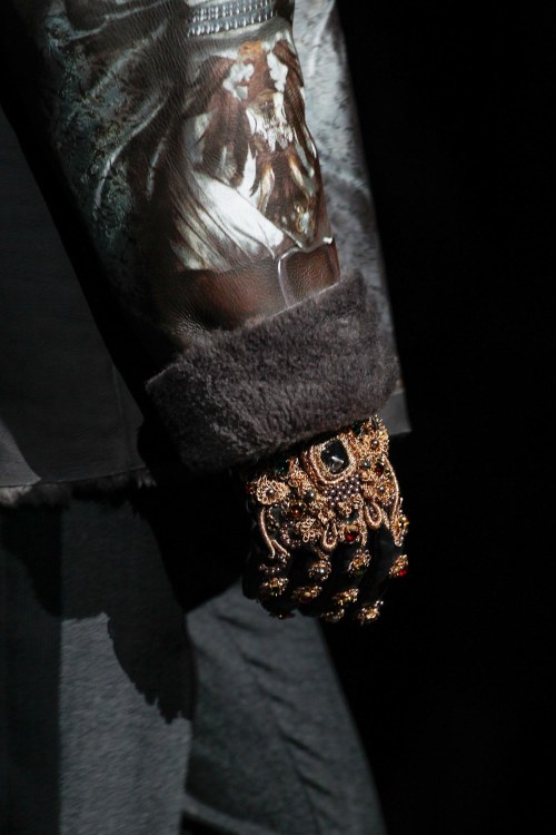 narcissiste:Embellished gloves at Dolce & Gabbana Fall 2014 Menswear