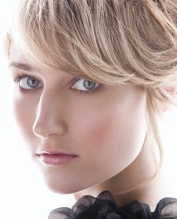 yeahleeleesobieski:  Leelee Sobieski Roger