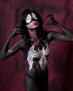 nerdybodypaint:  Sexy painted Venom