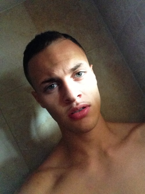 Whitehurst19.tumblr.comIG & Twitter : Whitehurst19