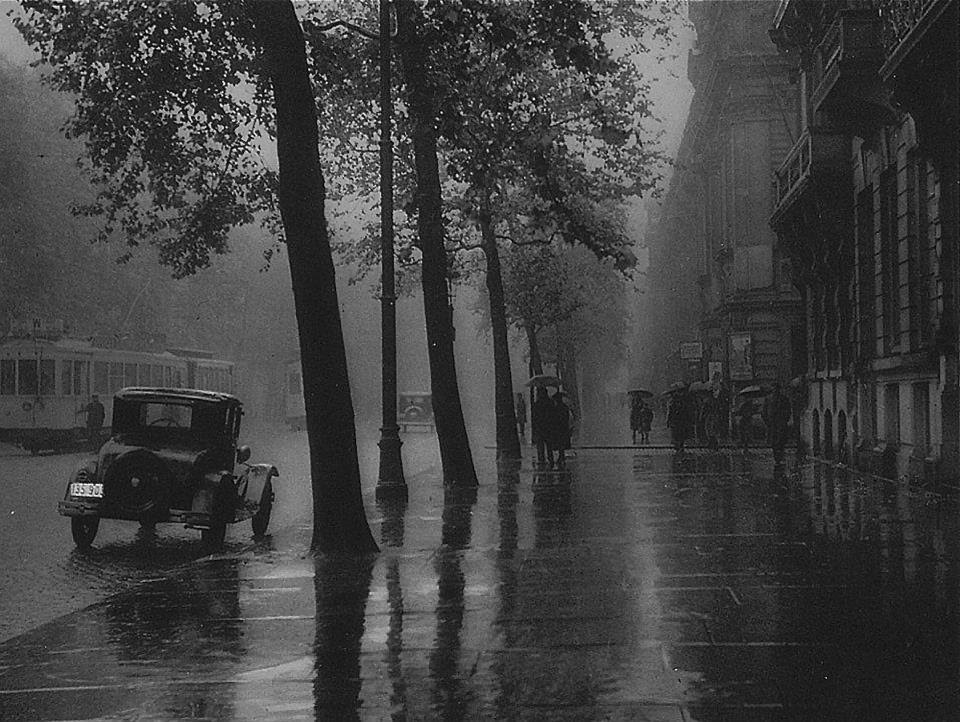 undr:Top 2021. &frac12;1. Nina Leen. 1957. 2. Bert Hardy. Between Shows. 1950