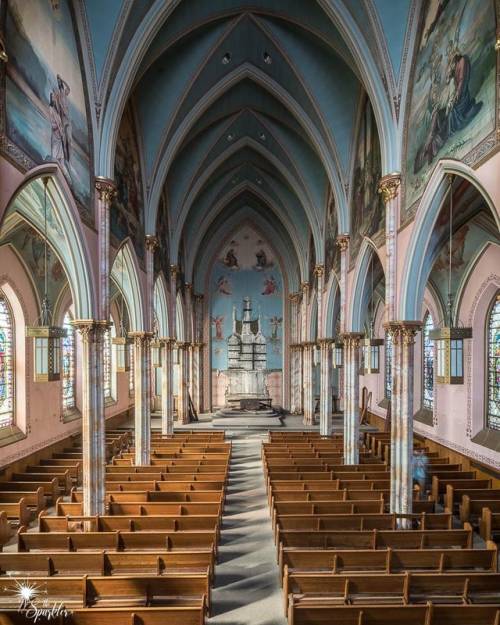 (via Abandoned Church, Northeast USA [OC] [1080 X 1350] IG: @the_sparkler : urbanexploration)