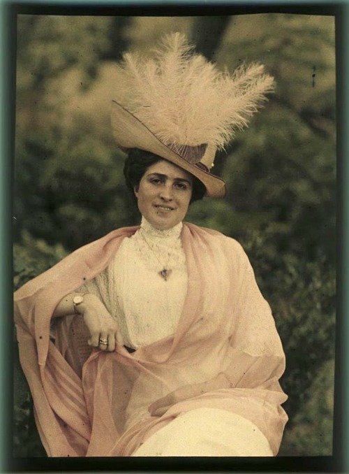 Fashionable woman by Peter Ivanovich Vedenisov (1866-1937). 150 color sheet glasses by Peter Vedenis