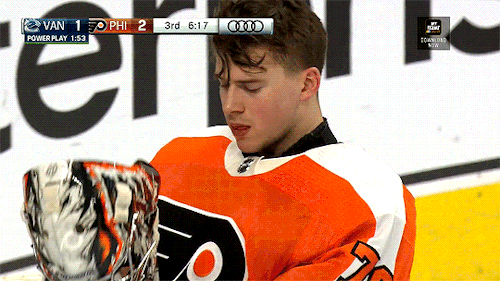 bradenholtby:Carter Hart realizing that both teams are about to take a face-off and he’s not ready. 