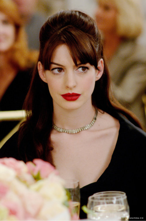onlyanniehathaway: Anne Hathaway as Andy Sachs in The Devil Wears Prada (2006).