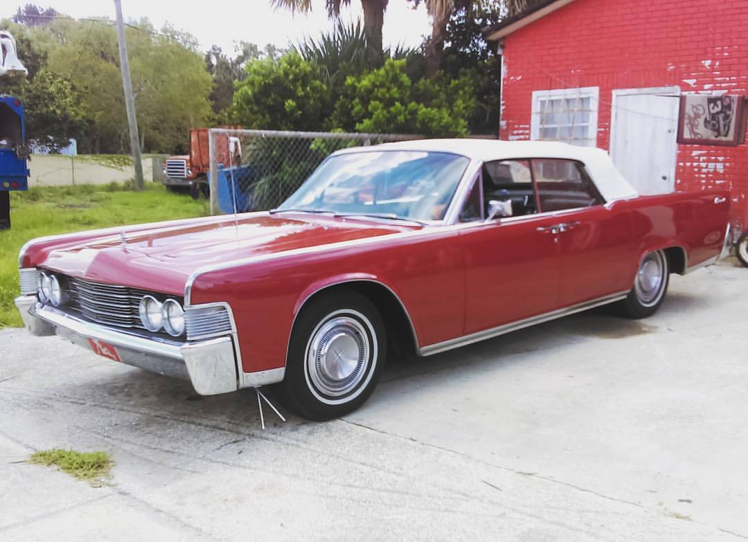 Convertible Lincoln w/suicide doors #classiccarsoftumblr #classiccarsofinstagram #classiccars #Lincoln #cars #carsofinstagram #Titusville #Florida #spacecoast #BrevardCounty #centralflorida (at Titusville, Florida)