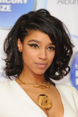 curvesincolor:  Lianne la Havas. 