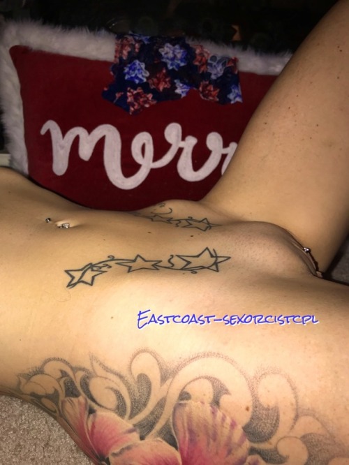 eastcoast-sexorcistcpl:  justamateursxxx:  Two of your favorites Mound and Bumhole lol!  Merry Christmas 🎄🎁  If you have yet to follow @eastcoast-sexorcistcpl. Do it now! Like right now! Obviously they know exactly what I enjoy ! And she has one